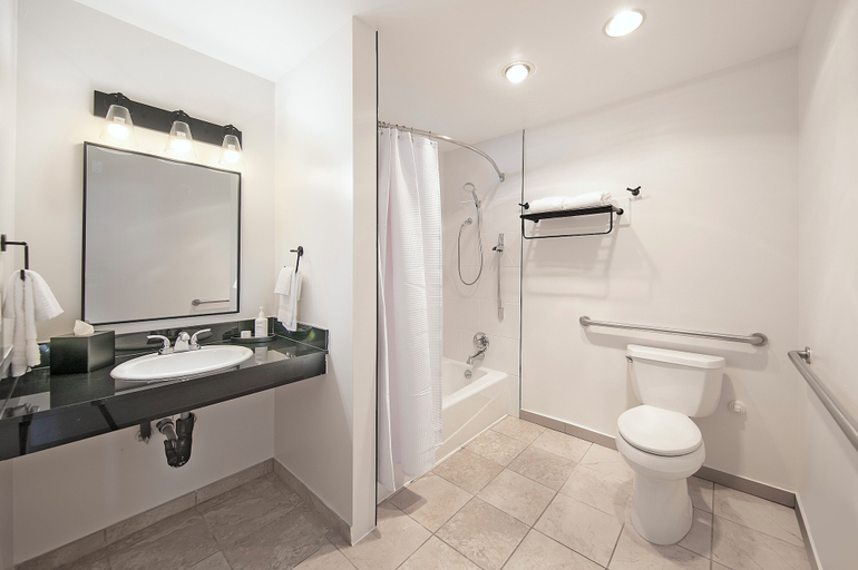 Bathroom 5, Half Moon Bay Lodge, San Mateo
