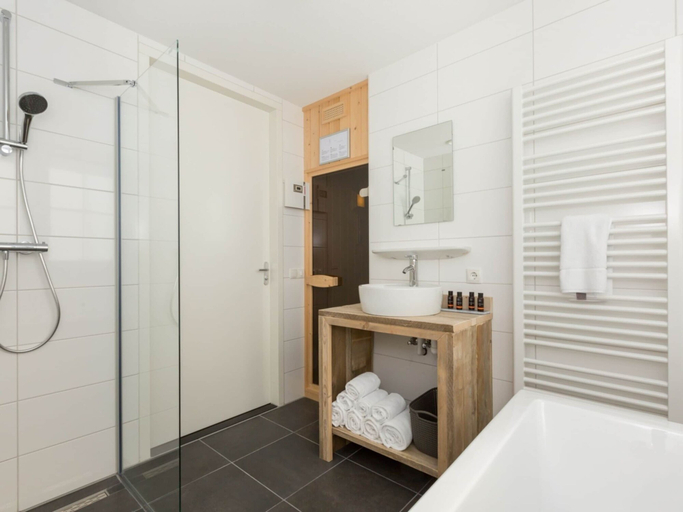 Bathroom 4, Luxury Apartment With Sauna the Foot of the Dunes, Veere