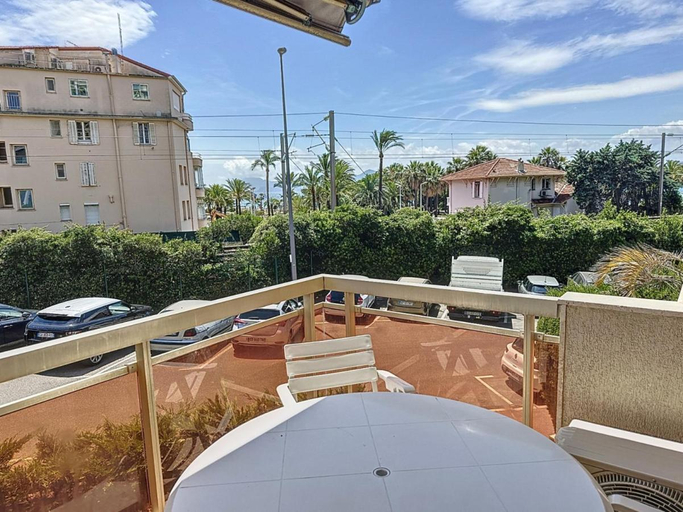 Others 5, 2 bedroom apartment with parking 3 mins from La Croisette beach, Alpes-Maritimes
