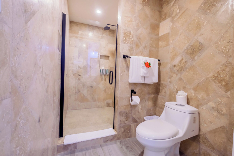 Bathroom 5, The Watermark Hotel