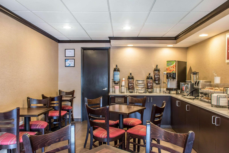Food & Drinks 5, Spark by Hilton Clarks Summit, Lackawanna