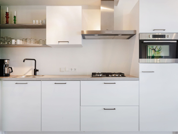 Private kitchen 3, Apartment Located Directly on the Sneekermeer, Sneek
