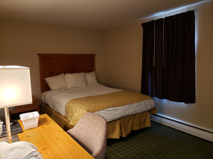 Bedroom 3, Town & Country, Bristol