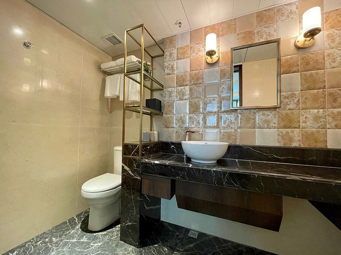 Bathroom 4, Lander Grand Hotel, Hong Kong Island