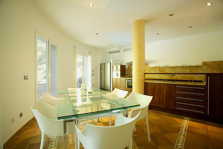 Others 4, Villa Narcis, Baleares