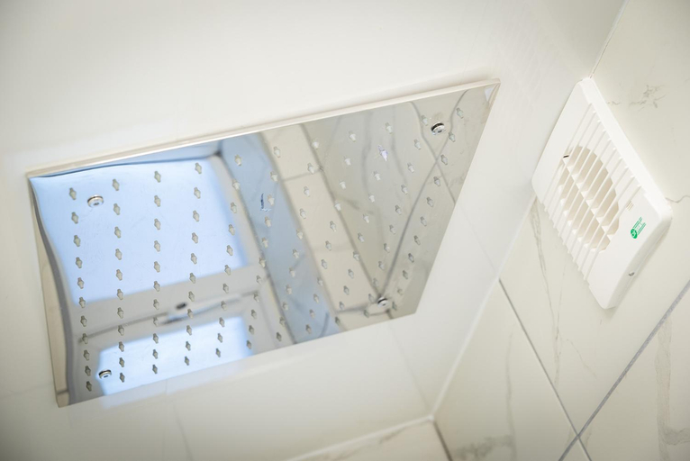 Others 2, Kings Arms Suites - Luxury Double - Waterfall Shower - Self Check In, Cumbria