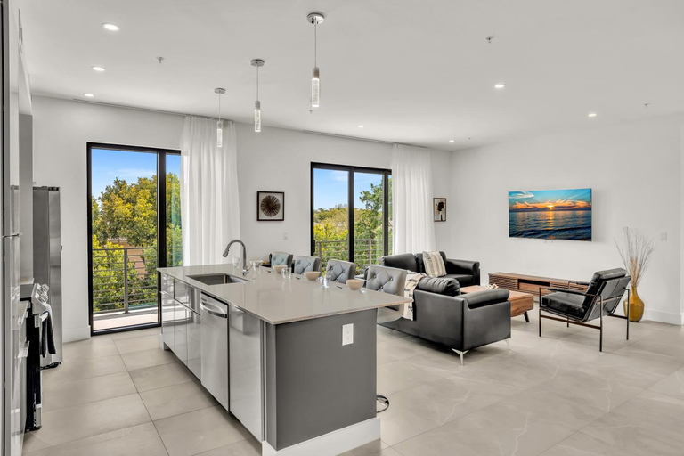 2, Ocean Wave Deluxe Brand New Apartments, Broward