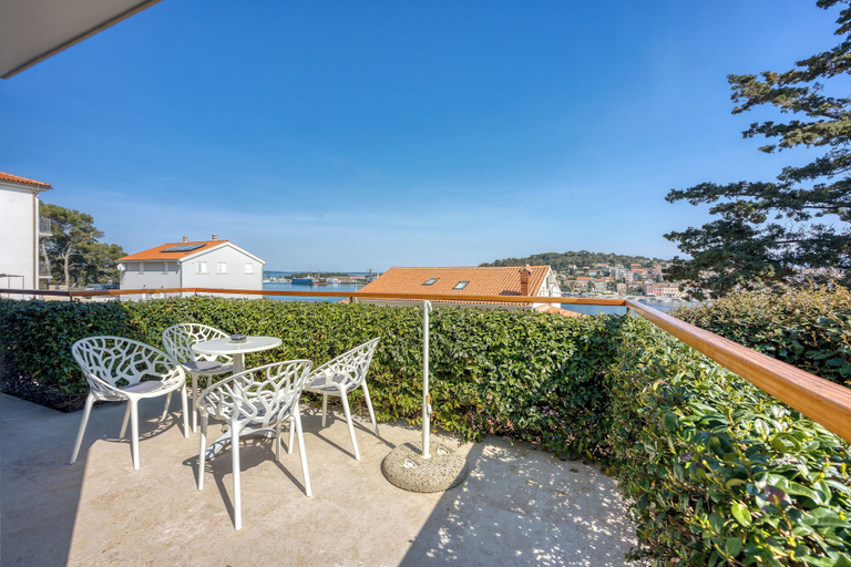 Outdoor dining 4, RR Losinj Harbour View Studio, Mali Lošinj
