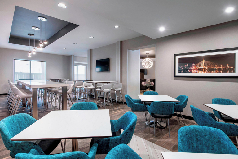 Food & Drinks 5, Residence Inn by Marriott Winnipeg, Division No. 11