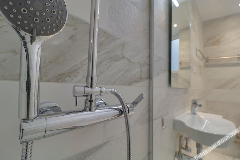 Bathroom 3, AthiNN Residence, Attica