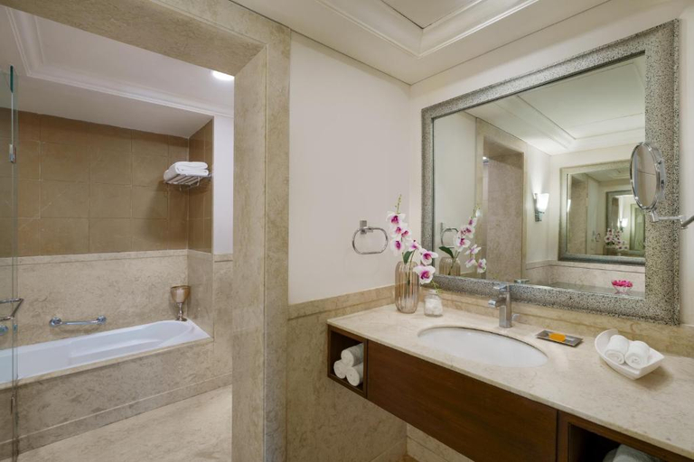 Bathroom 5, Vivanta Katra Vaishno Devi, Reasi