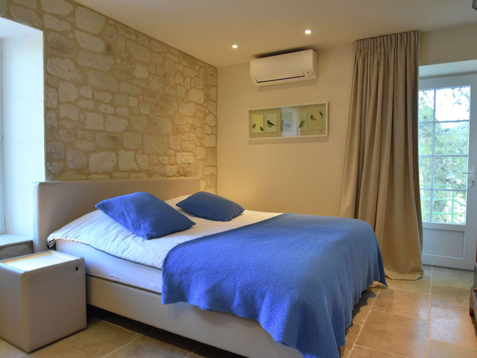 Room 4, Classy Apartment in Villeseque-des-corbieres With Swimming Pool, Aude