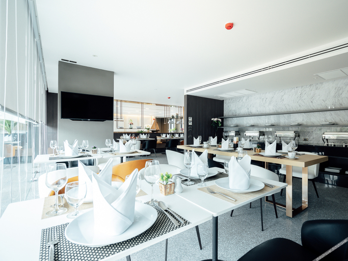 Food & Drinks 5, Montana Hotel & Residence, Huai Kwang