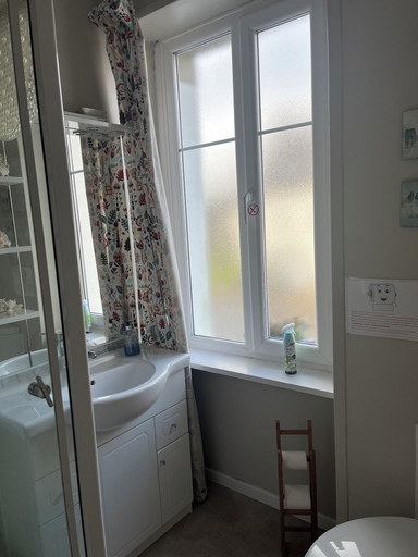 Bathroom 5, Webb's of Glomel, Côtes-d'Armor