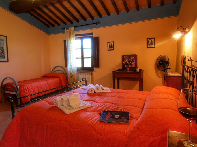 Room 3, Attractive Farmhouse in Montalcino With Terrace, Siena