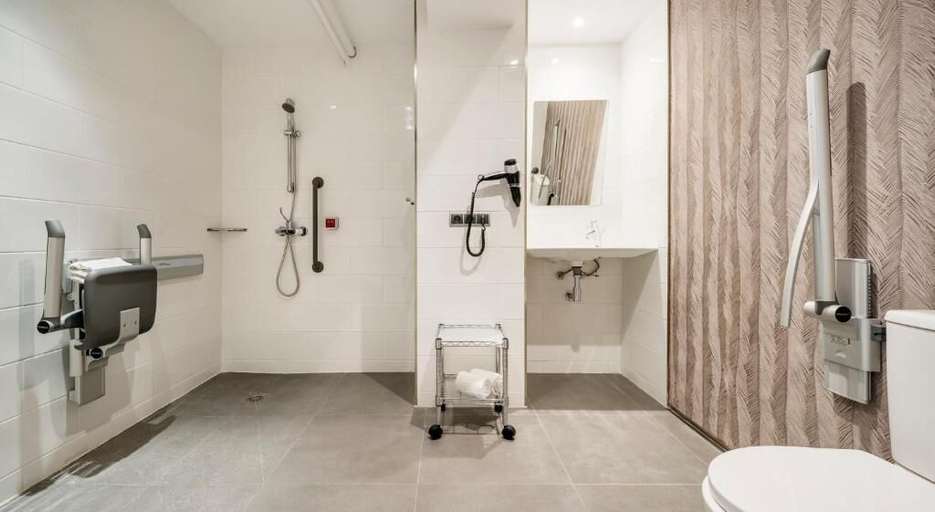 Bathroom 4, Ilunion Bel Art, Barcelona
