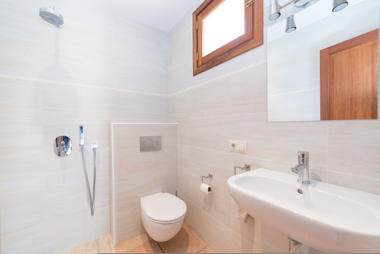 Room 2, Can Raia in S Ller With 4 Bedrooms and 2 Bathrooms, Baleares