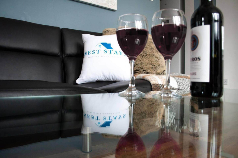 Food & Drinks, Apartment Ideal for Hospital by Nest Stays, Bedfordshire