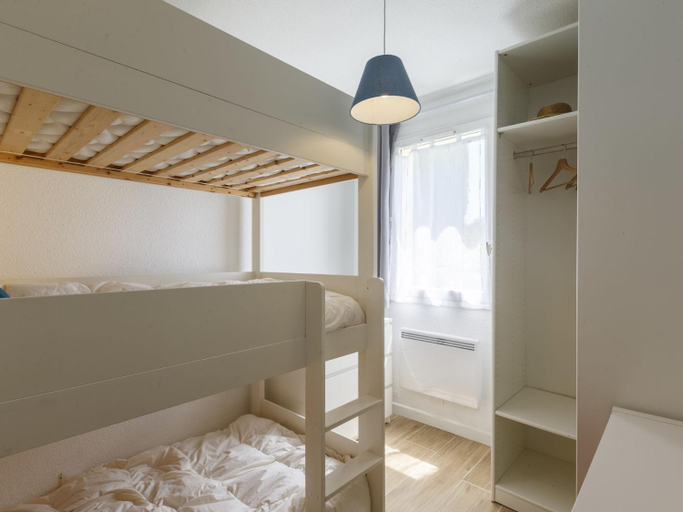 Bedroom 2, Apartment Les Balcons de l'Atlantique-15 by Interhome, Charente-Maritime
