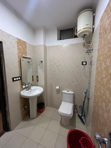 Bathroom 4, Hotel Grand Hill, Kangra