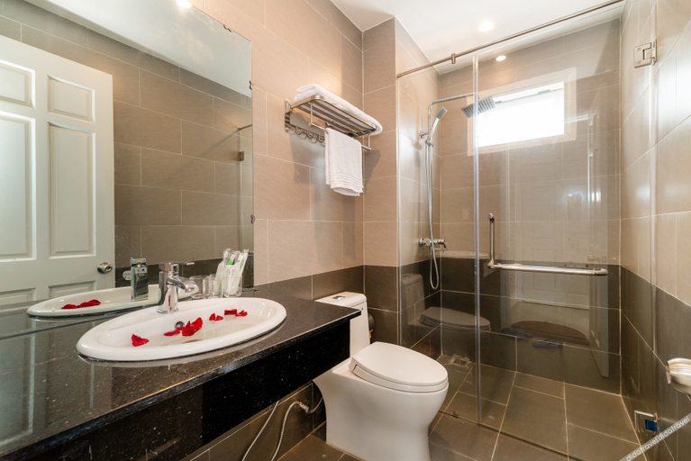Bathroom 4, Chi Thanh Villa, Da Nang
