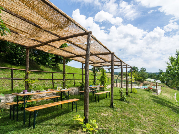 Garden 4, Beautiful Apartment in Sestino With Garden, Arezzo