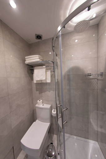 Bathroom 4, Duke of Leinster, London