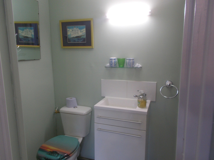 Bathroom 5, Webb's of Glomel, Côtes-d'Armor
