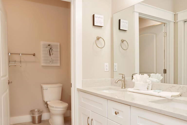 Bathroom 3, The Great White 1, Gulf