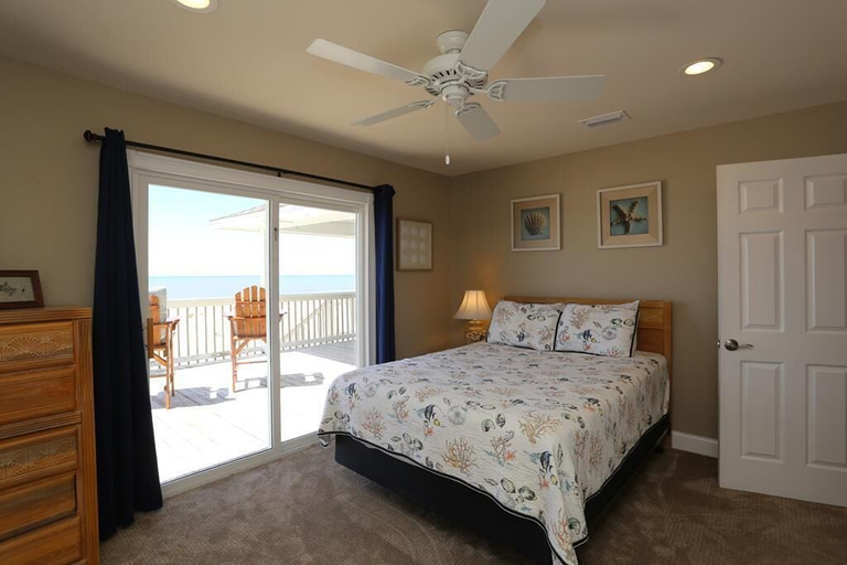 Bedroom 1, Buckley's Beach House, Gulf