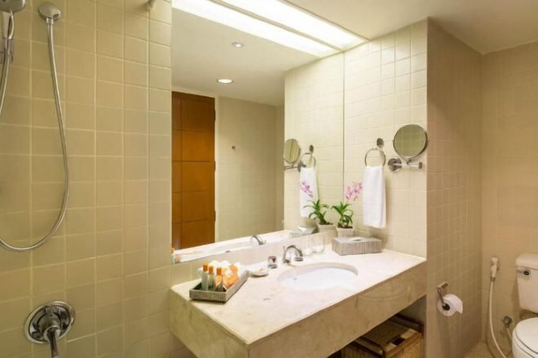Bathroom 14