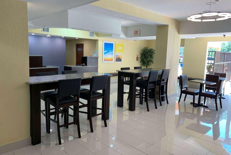 Food & Drinks 5, Days Inn & Suites Tampa/Raymond James Stadium, Hillsborough