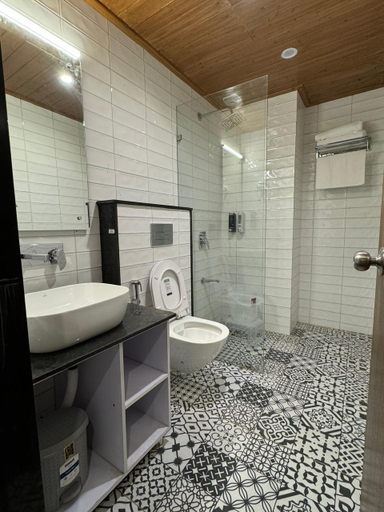 Bathroom, Hotel Westend, Dehradun