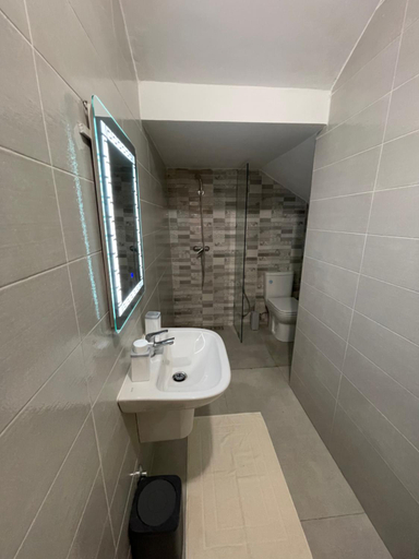 Bathroom 16
