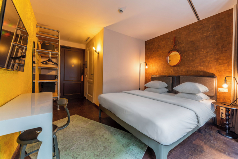 Bedroom 4, Hotel V Nesplein, Amsterdam
