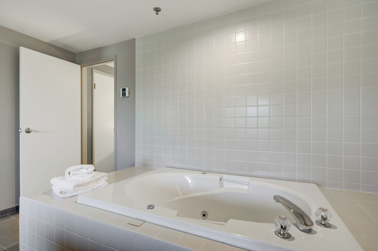 Bathroom, Whitefish Riverfront Hotel, Flathead