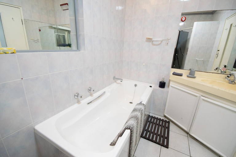 Bathroom 4, 139 Longships - Cozy Double Room, Eden