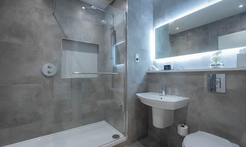 Bathroom 5, Temple Gate Hotel
