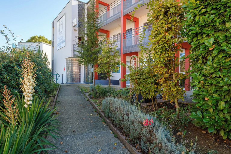 Exterior & Views 2, Hotel Tambourin, Marne