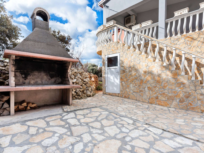 Exterior & Views 2, Snug Apartment in Vir near Sea, Vir
