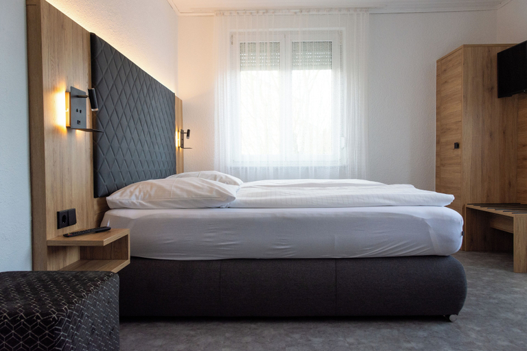 Bedroom 3, Hotel Cocco Bello Smart Check in, Ludwigsburg