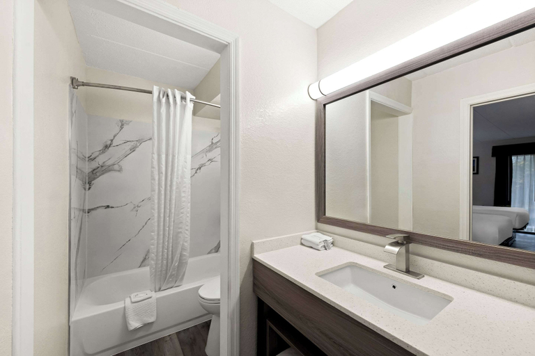 Bathroom 4, Suburban Studios Mason Near Kings Island, Warren