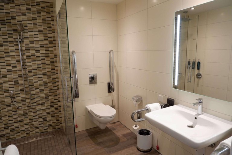 Bathroom 16