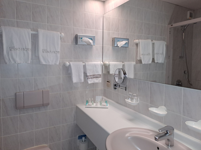 Bathroom 4, Leine Hotel, Region Hannover