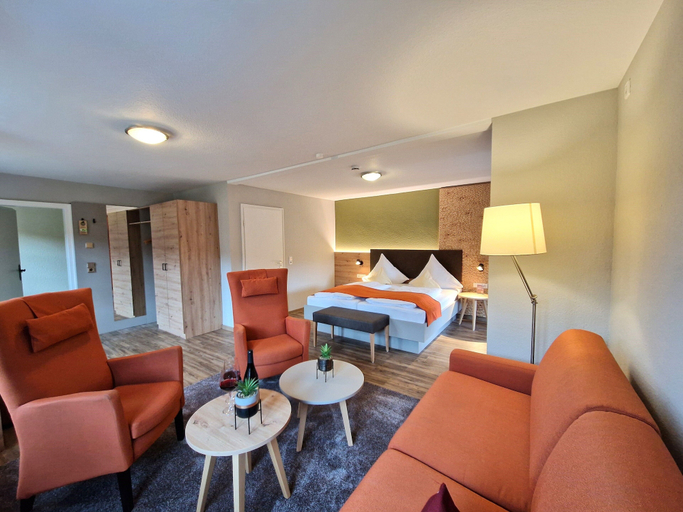 Bedroom 4, Hotel-Gasthaus Goldener Engel, Breisgau-Hochschwarzwald