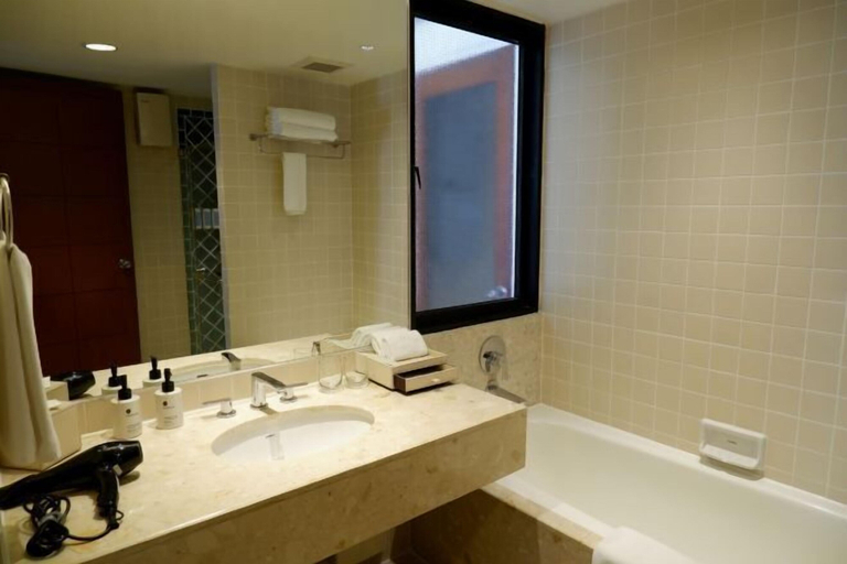 Bathroom 16