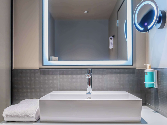 Bathroom 10