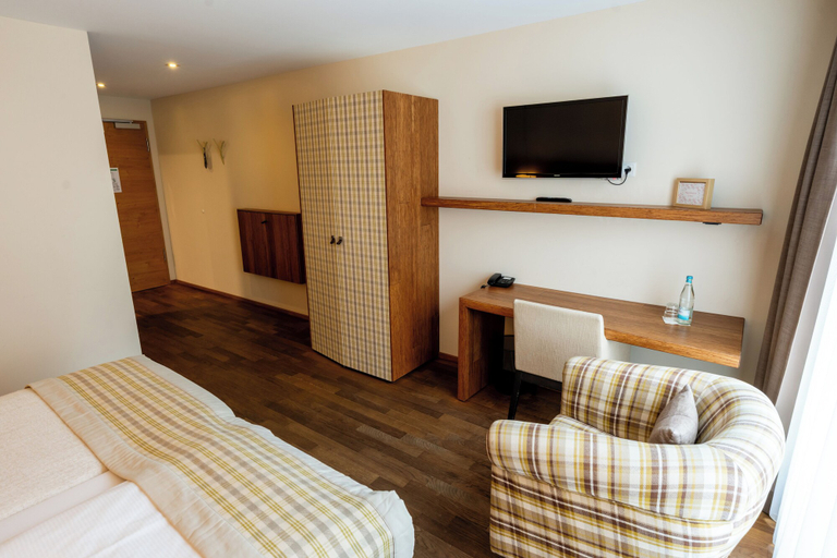 Bedroom 4, Restaurant Hotel Zum Storchen, Emmendingen