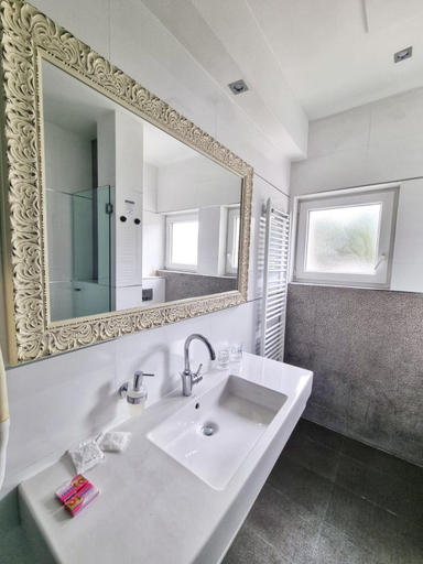 Bathroom 5, Classic Hotel Gala Split, Podstrana