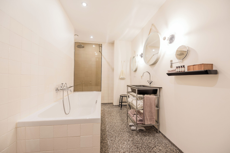 Bathroom 4, Hotel V Nesplein, Amsterdam